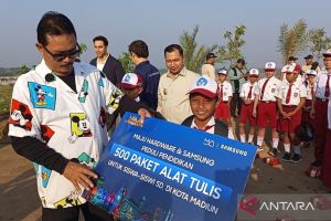 Pemkot Madiun salurkan bantuan alat sekolah dari dana program CSR
