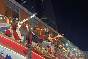 Menteri UMKM pamer Aura Farming, Mentan bagi hasil bumi di Karnaval