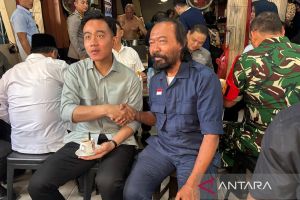 Wapres Gibran bertemu "Surya Paloh" di warung kopi Pontianak