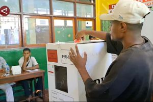 Wamendagri dan Ketua KPU RI pantau pelaksanaan PSU di Jayapura