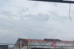 PGA laporkan Gunung Marapi Sumbar semburkan abu vulkanik 1 Km
