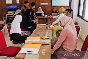 Siswa dan guru Sekolah Rakyat Natuna mulai masuk asrama
