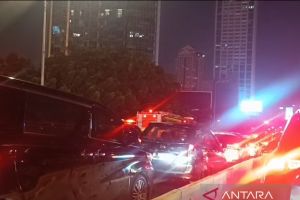 Bus mogok di tanjakan Slipi arah Semanggi perparah kemacetan