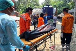 Tim SAR temukan santri tenggelam di Pantai Cibaru Anyer Jumat pagi