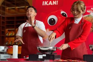 Simak kebolehan Inul Daratista memasak ikan bersama Chef Firhan