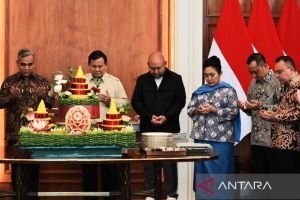 Para pejabat-anggota kabinet syukuran ulang tahun Prabowo di Istana