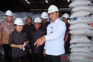 DPR RI minta beras di gudang Bulog maksimal enam bulan