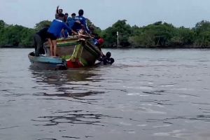 Tim SAR temukan korban kapal batu bara yang tenggelam di Sungai Barito