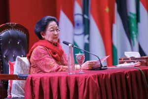 Megawati ziarah ke makam Bung Karno dan buka seminar 70 tahun KAA