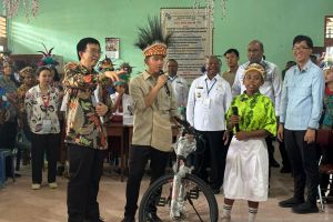 Gibran berikan sepeda kepada siswa Manokwari pandai berhitung ala "gasing"