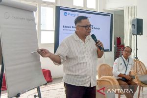 Akademisi dorong pekerja pahami laporan keuangan untuk negosiasi upah