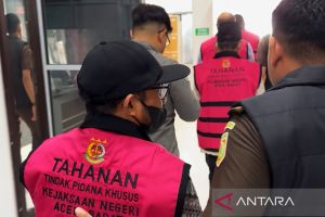 Hukum kemarin, kasus korupsi pajak hingga pinjol Dompet Selebriti