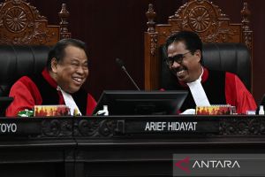 Hukum Kemarin, MK tolak rakyat berhentikan anggota DPR hingga IMIP