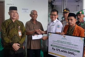 Pangkalpinang salurkan santunan dan sertifikat halal pada masyarakat