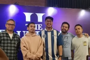 RyanAdriandhy dan PandjiPragiwaksonokompak "bully"Raditya Dika