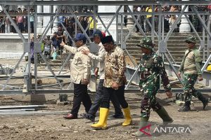Presiden Prabowo cek langsung pemasangan jembatan bailey di Teupin Mane