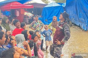 TNI AL beri terapi trauma kepada anak-anak korban bencana di Aceh