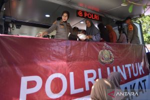 Dapur umum Polri terus beroperasi layani pengungsi Aceh Tamiang-Sumbar