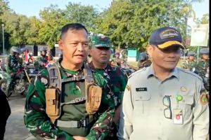 100 prajurit TNI bermotor salurkan bantuan pangan ke Bener Meriah