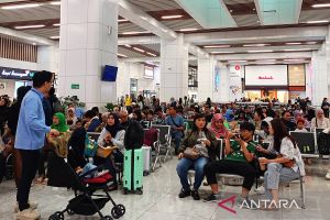 Jelang Natal-Tahun Baru, Stasiun KCIC mulai padat sejak Rabu pagi