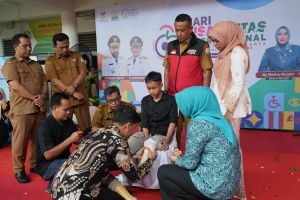 HDI 2025, Aceh salurkan kaki palsu kepada 98 penyandang disabilitas