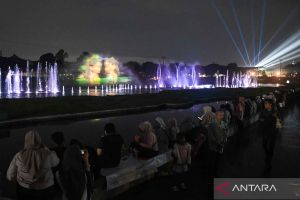 TMII menjadi salah satu pusat kunjungan warga saat malam pergantian tahun di Jakarta