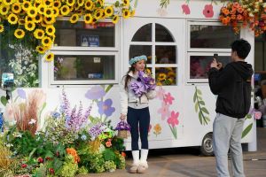 Potret Pasar Bunga Dounan yang ramai pengunjung saat Tahun Baru