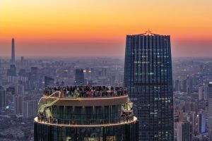 Berwisata ke dek observasi baru di Tianjin, China