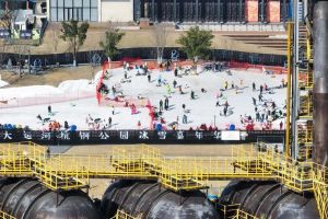 Di Zhejiang, bekas bangunan industri jadi arena karnaval es dan salju