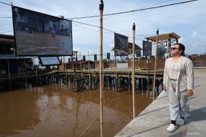 Merekam banjir rob pada pameran foto Mata Warga Memaknai Banjir di Pontianak