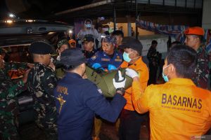 Meski terhalang cuaca dan medan yang ekstrem, tim SAR berhasil evakuasi korban kedua jatuhnya pesawat ATR 42-500 di Pangkep