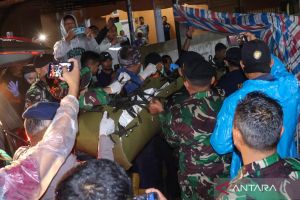Polisi kumpulkan data untuk identifikasi korban kecelakaan pesawat ATR