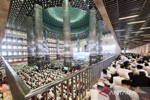Puluhan ribu jamaah padati Istiqlal ikuti doa bersama untuk bangsa