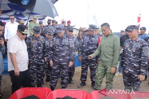 TNI AL pamerkan barang sitaan 496 ton timah di Babel