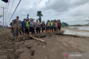 Jalur Kebonagung--Gubug terputus akibat tanggul Sungai Tuntang jebol