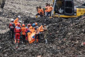 Kemarin, tragedi longsor sampah Bantargebang sampa erupsi Marapi