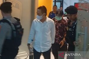 Kemarin, OTT Bupati Cilacap hingga aktivis KontraS disiram air keras