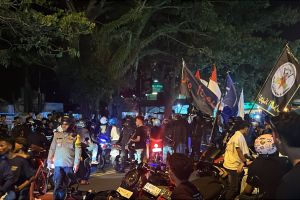Ribuan Warga Ambon turun ke jalan rayakan malam takbiran