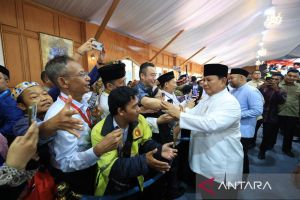 Hari Lebaran pertama masyarakat Indonesia
