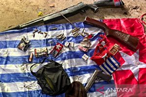 Koops TNI Papua amankan dua senpi dan 22 butir amunisi KKB di Topo