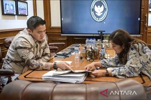 Seskab Teddy bahas implementasi PP Tunas bersama Menkomdigi