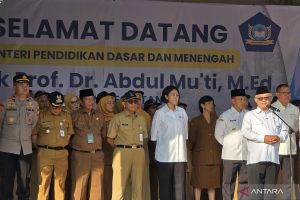 Pimpin upacara bendera di Depok, Mendikdasmen sampaikan pesan Presiden