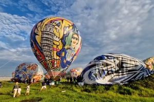 Puluhan balon udara warnai langit Ponorogo