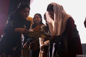 Novita Hardini luncurkan buku &ldquo;Bising dan Hening&rdquo;