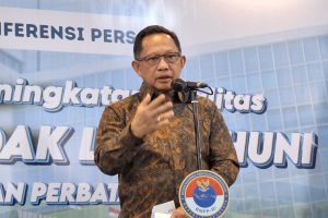 Kemarin, bedah rumah perbatasan hingga masa jabatan ketum parpol