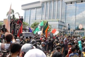 Ribuan massa demo di Kaltim, aksi berlangsung kondusif