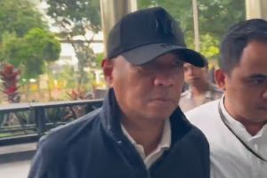 Bupati Tulungagung Gatut Sunu tiba di Gedung KPK usai terjaring OTT