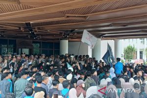 Polisi tangkap enam pendemo saat aksi JKA di kantor Gubernur Aceh