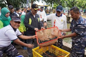 Pemkot Jaksel dan siswa Seskoal tangkap 547 kg ikan sapu-sapu
