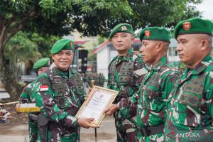 Kodam Pattimura beri penghargaan prajurit berprestasi bidang kesra
